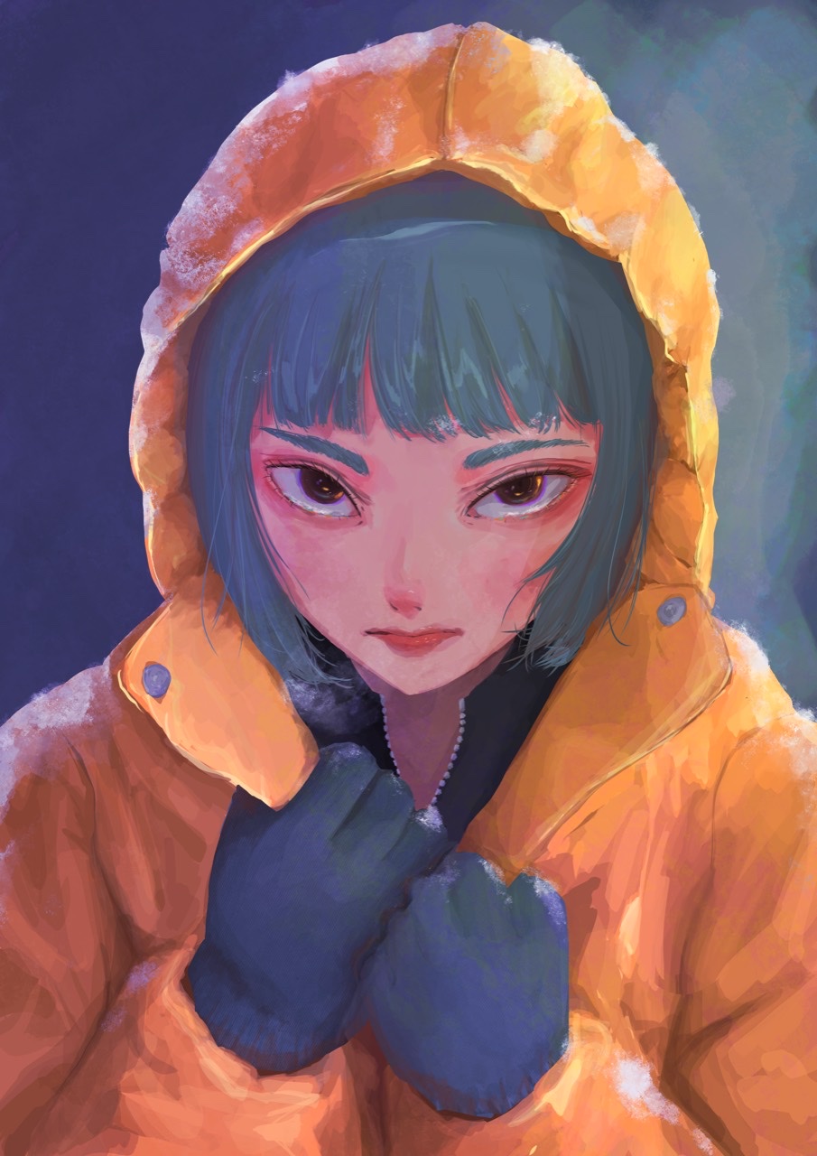 オレンジ色のフードをかぶり手袋を顔の前で合わせた人物のイラスト